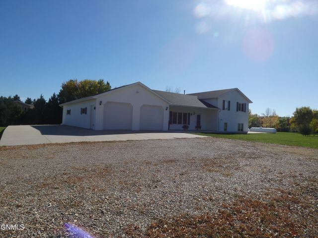 908 Bristol Drive E, Bismarck, ND 58501 property photo