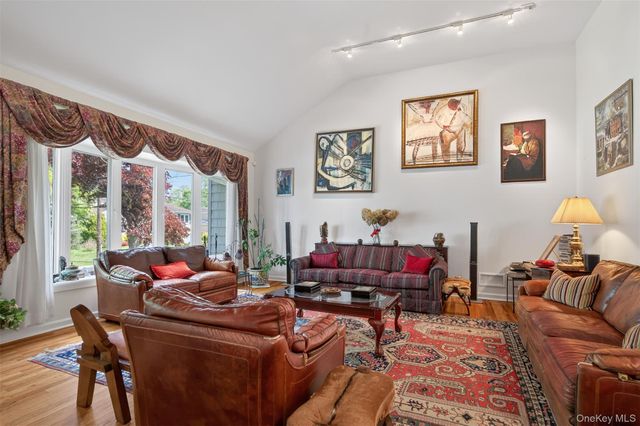25 Frederick Lane, Scarsdale, NY 10583