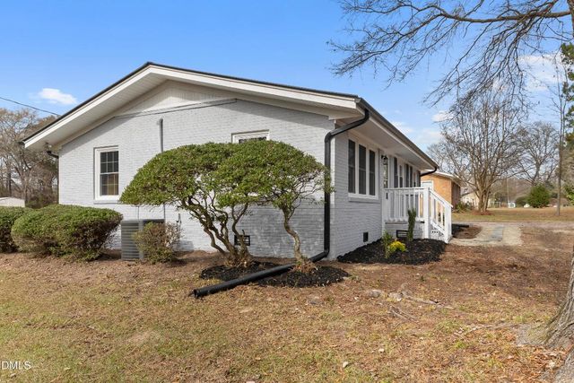 2806 Kendale Drive, Sanford, NC 27332