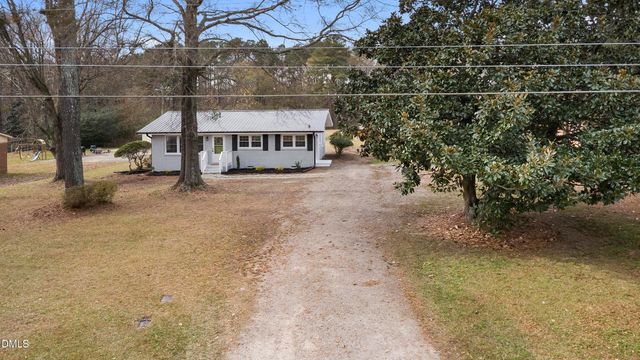 2806 Kendale Drive, Sanford, NC 27332