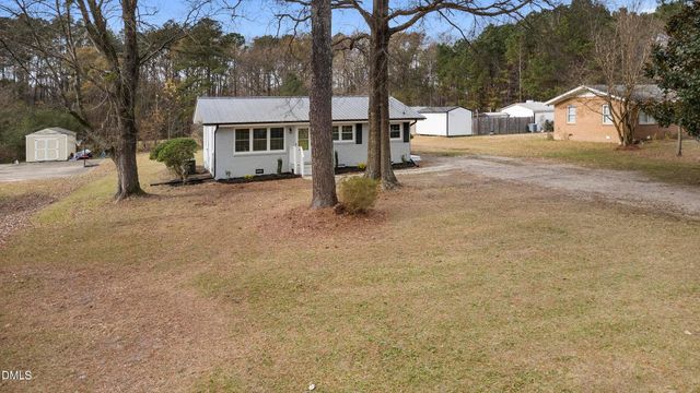 2806 Kendale Drive, Sanford, NC 27332