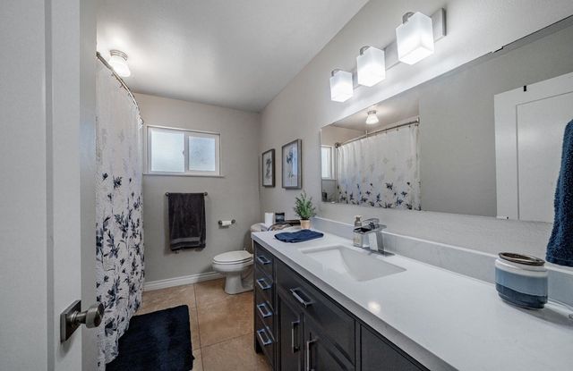 1745 W San Madele Avenue, Fresno, CA 93711