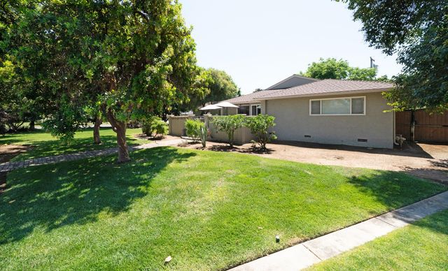 1745 W San Madele Avenue, Fresno, CA 93711