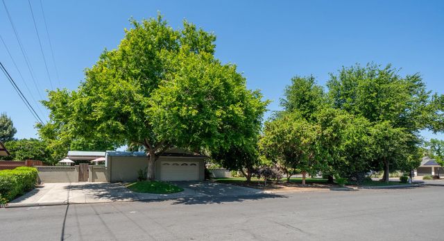 1745 W San Madele Avenue, Fresno, CA 93711