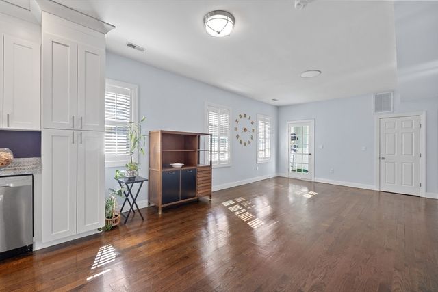 74 Kingsdale 3, Boston, MA 02124