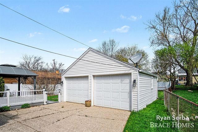 1009 Drexel Drive, Grand Rapids, MI 49505