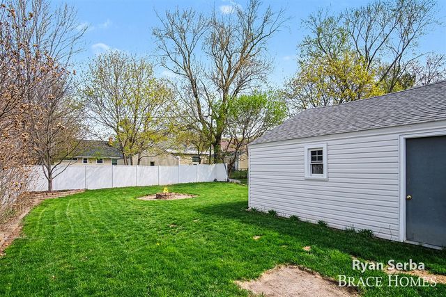 1009 Drexel Drive, Grand Rapids, MI 49505