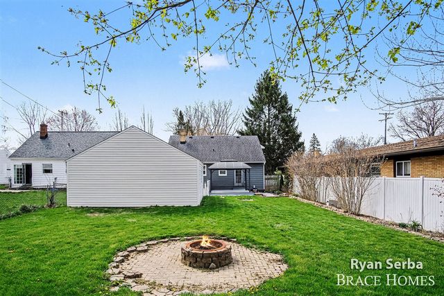 1009 Drexel Drive, Grand Rapids, MI 49505