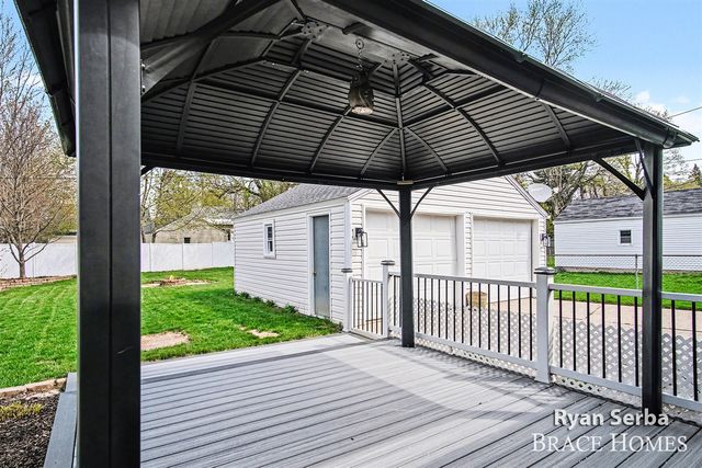 1009 Drexel Drive, Grand Rapids, MI 49505