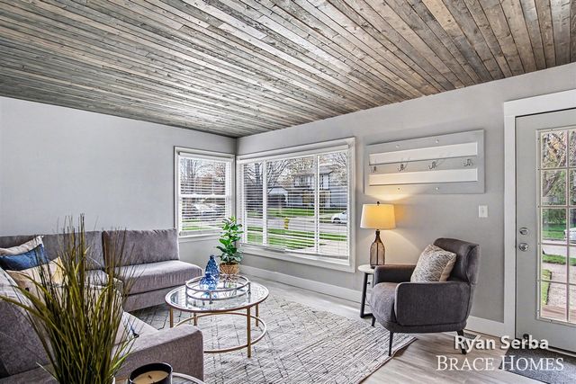 1009 Drexel Drive, Grand Rapids, MI 49505