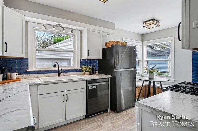1009 Drexel Drive, Grand Rapids, MI 49505