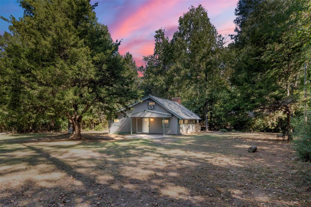 132 Horsesshoe Ln, Livingston, TX 77351