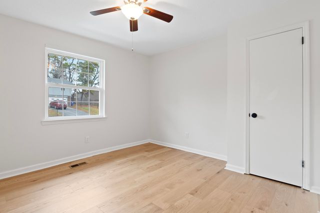 410 Bardwood Lane, Hixson, TN 37343