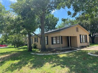 486 E Galveston ST, Giddings, TX 78942