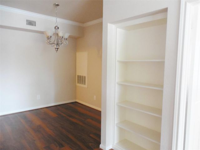 2255 Braeswood Park Drive 218, Houston, TX 77030