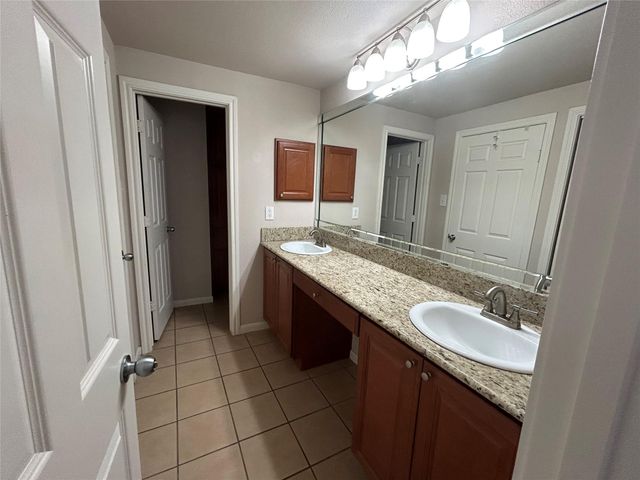 2255 Braeswood Park Drive 218, Houston, TX 77030