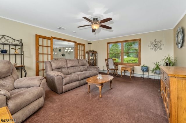 10 Chestnut Ave, Frenchtown Boro, NJ 08825