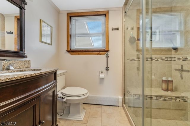 10 Chestnut Ave, Frenchtown Boro, NJ 08825