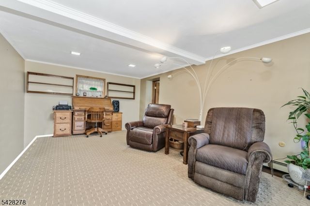 10 Chestnut Ave, Frenchtown Boro, NJ 08825
