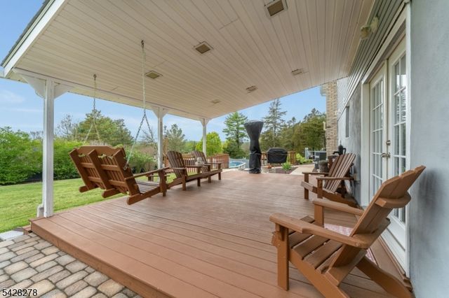 10 Chestnut Ave, Frenchtown Boro, NJ 08825