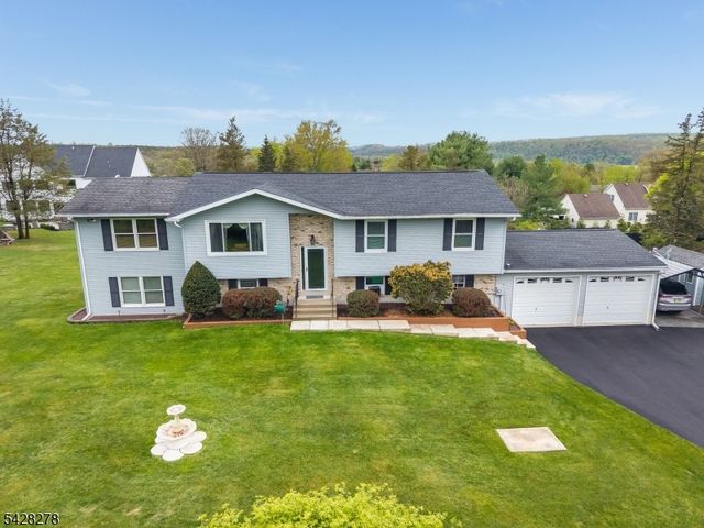 10 Chestnut Ave, Frenchtown Boro, NJ 08825