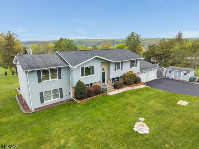 10 Chestnut Ave, Frenchtown Boro, NJ 08825