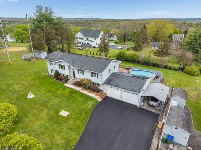 10 Chestnut Ave, Frenchtown Boro, NJ 08825