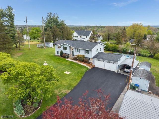 10 Chestnut Ave, Frenchtown Boro, NJ 08825