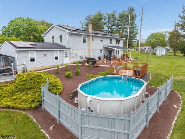 10 Chestnut Ave, Frenchtown Boro, NJ 08825
