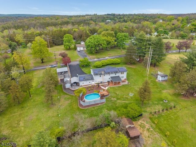 10 Chestnut Ave, Frenchtown Boro, NJ 08825