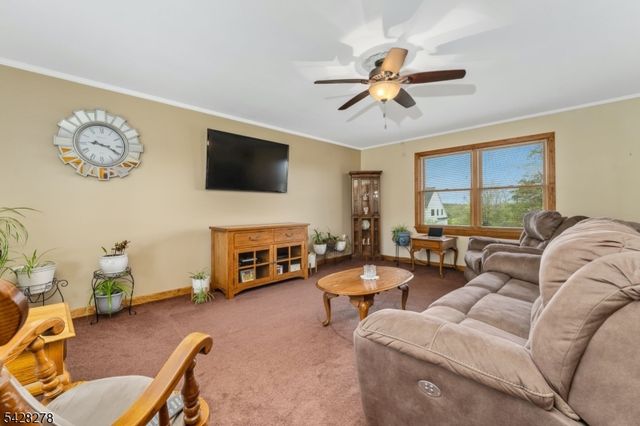 10 Chestnut Ave, Frenchtown Boro, NJ 08825