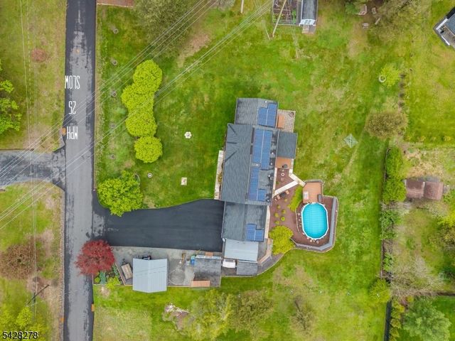 10 Chestnut Ave, Frenchtown Boro, NJ 08825
