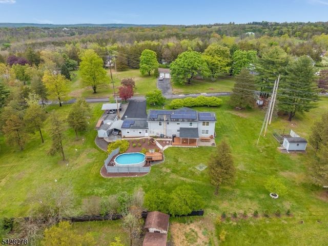 10 Chestnut Ave, Frenchtown Boro, NJ 08825