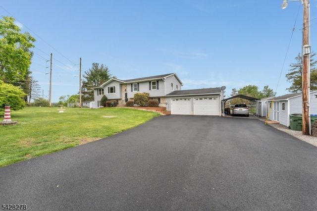 10 Chestnut Ave, Frenchtown Boro, NJ 08825