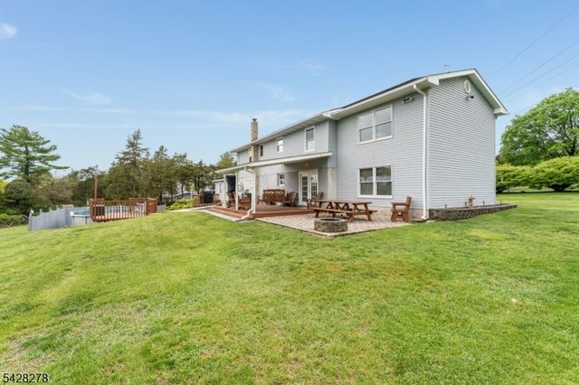 10 Chestnut Ave, Frenchtown Boro, NJ 08825