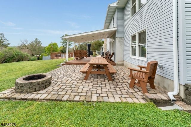 10 Chestnut Ave, Frenchtown Boro, NJ 08825