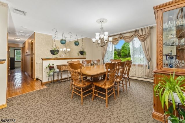 10 Chestnut Ave, Frenchtown Boro, NJ 08825