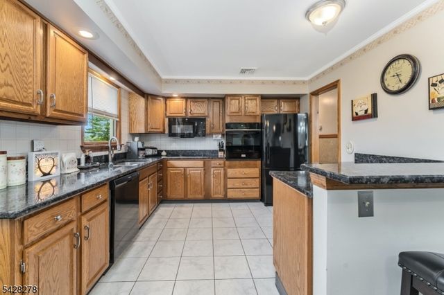 10 Chestnut Ave, Frenchtown Boro, NJ 08825