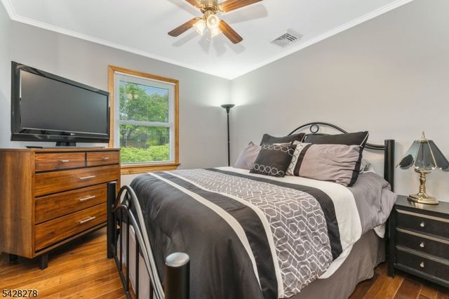 10 Chestnut Ave, Frenchtown Boro, NJ 08825