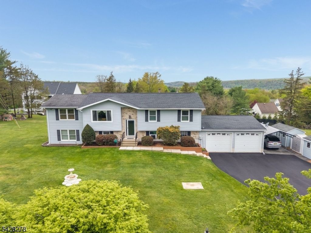 10 Chestnut Ave, Frenchtown Boro, NJ 08825
