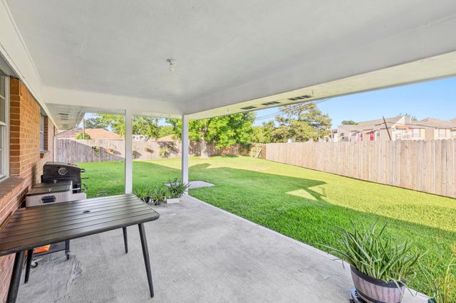 4502 Sage Circle, Baytown, TX 77521