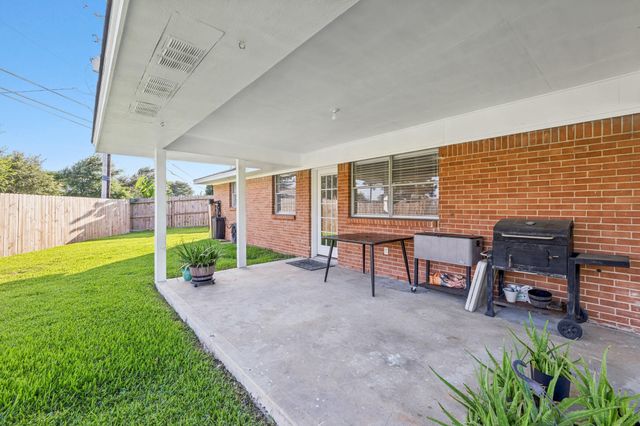 4502 Sage Circle, Baytown, TX 77521