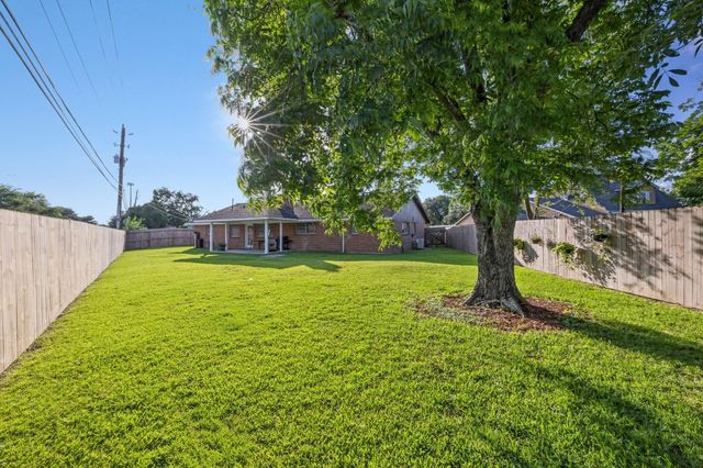 4502 Sage Circle, Baytown, TX 77521