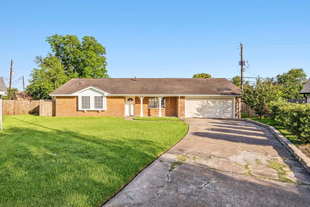 4502 Sage Circle, Baytown, TX 77521