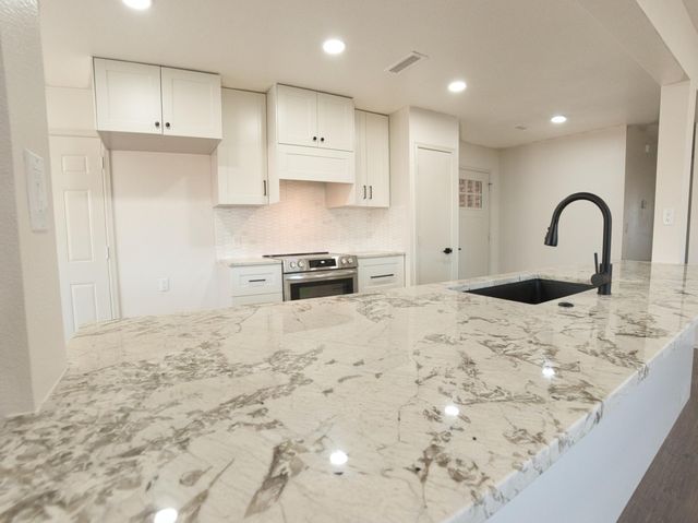 2221 Elmwood Lane, Miami, OK 74354