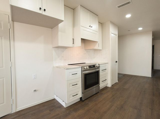 2221 Elmwood Lane, Miami, OK 74354