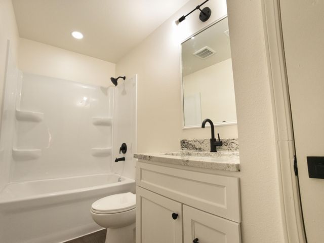 2221 Elmwood Lane, Miami, OK 74354