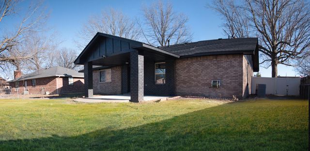 2221 Elmwood Lane, Miami, OK 74354