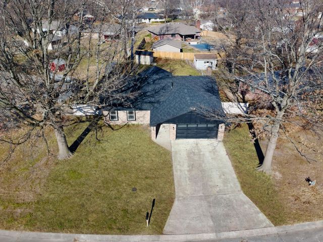 2221 Elmwood Lane, Miami, OK 74354