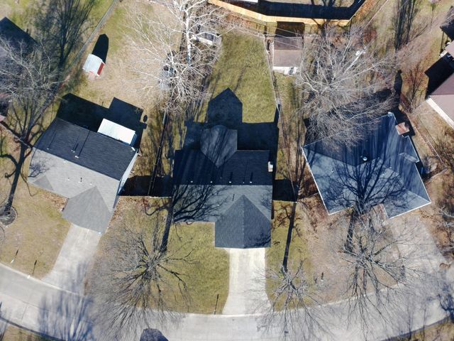 2221 Elmwood Lane, Miami, OK 74354